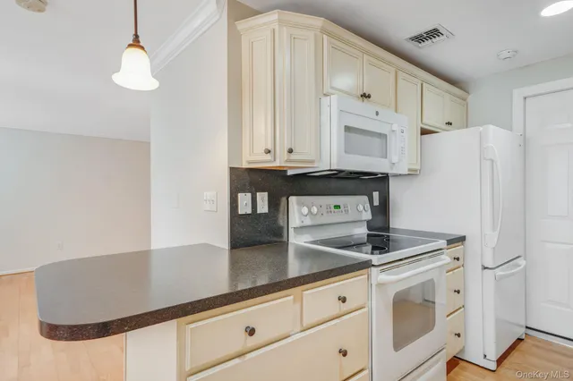 $449,000 | 586 Blue Ridge Drive, Medford, NY 11763