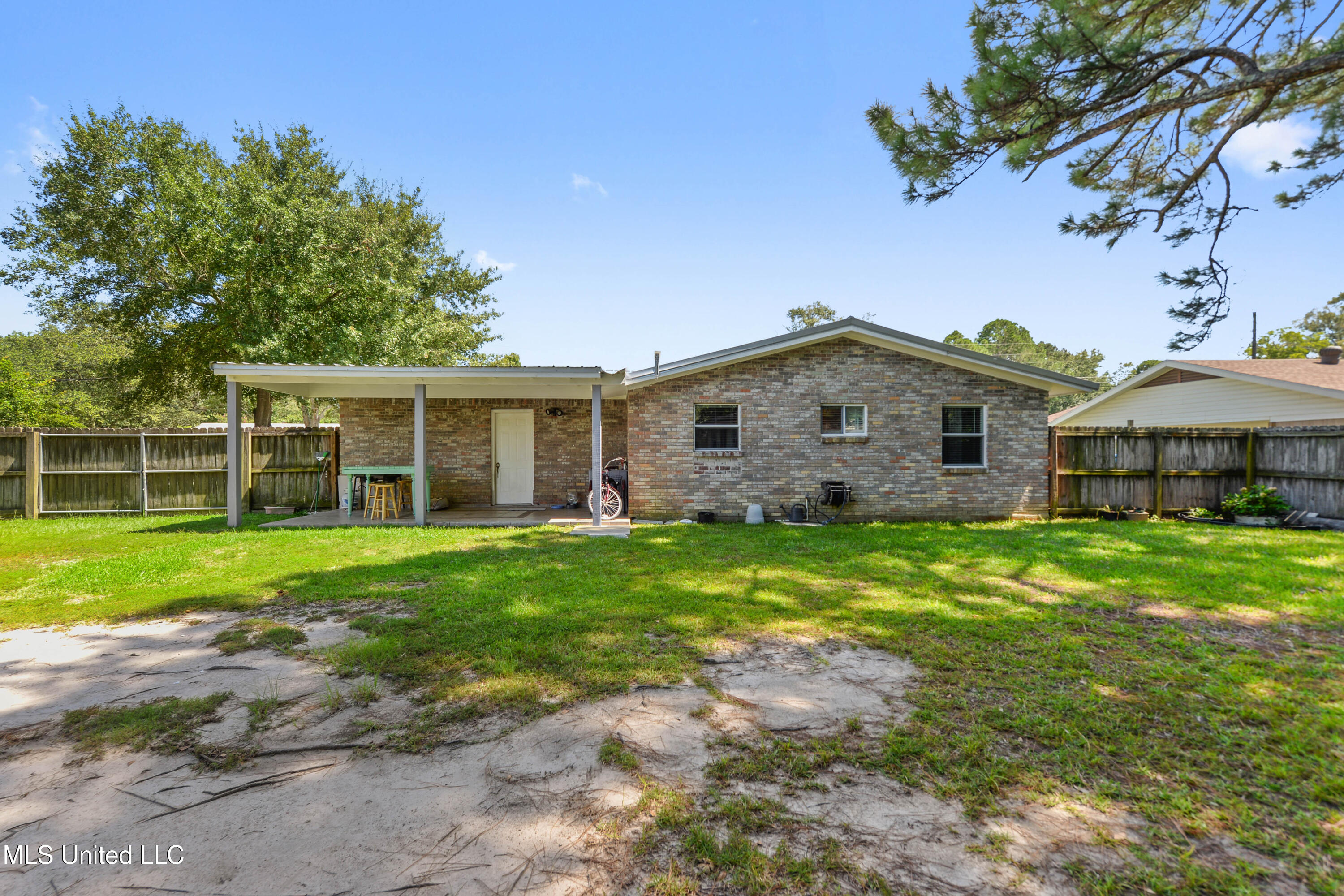 3717 Warwick Street Pascagoula, MS 39581 - Photo 15 of 15 Back Porch