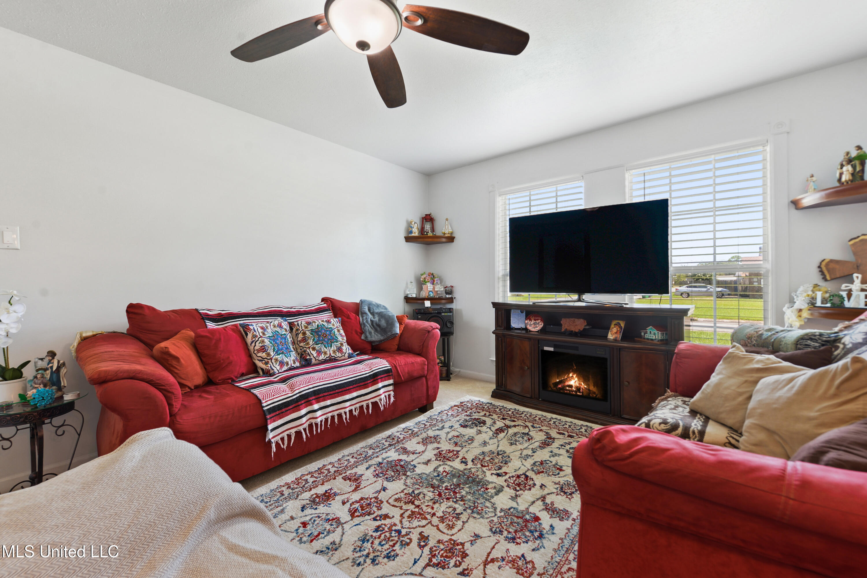 3717 Warwick Street Pascagoula, MS 39581 - Photo 2 of 15 Living Room