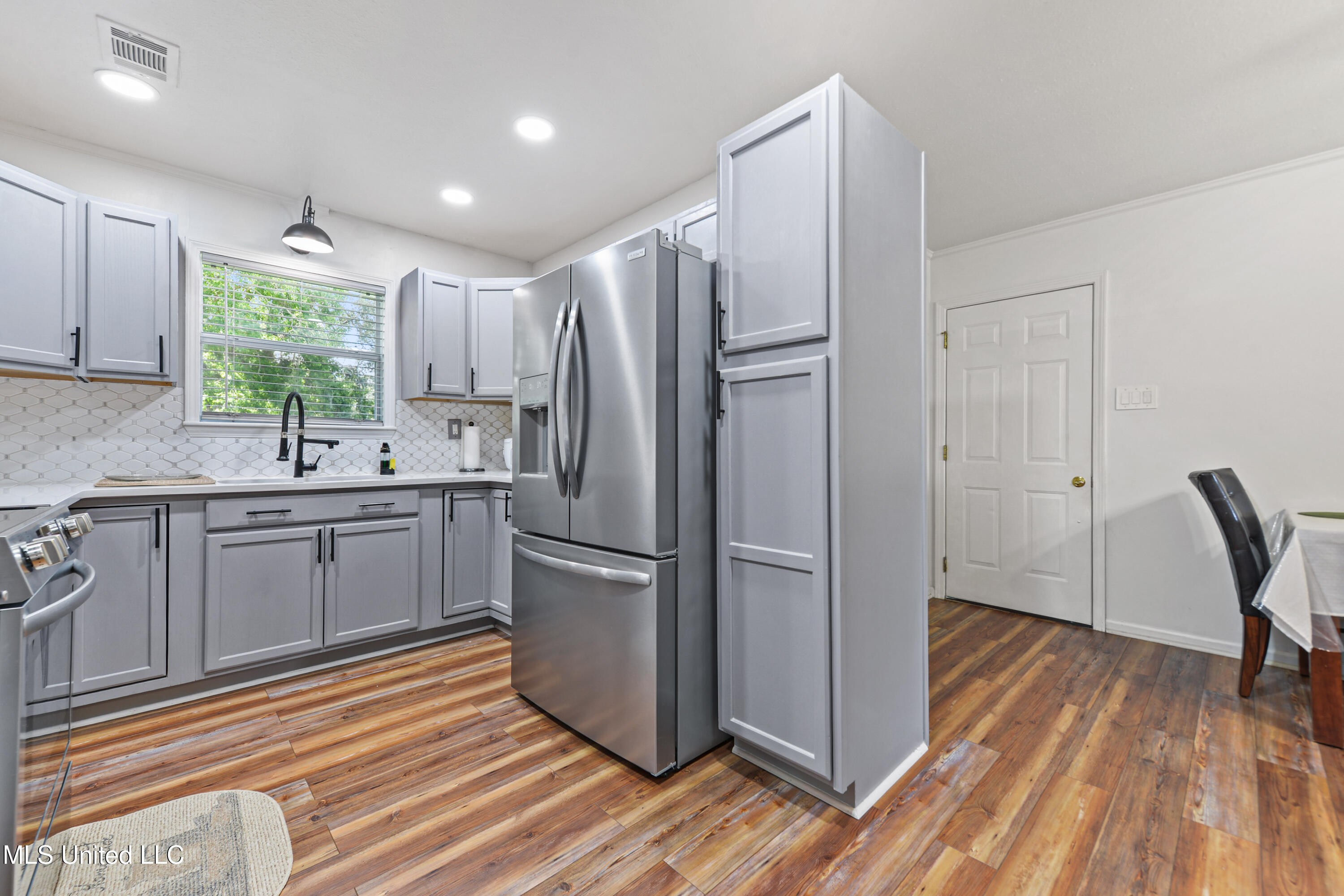 3717 Warwick Street Pascagoula, MS 39581 - Photo 4 of 15 Kitchen