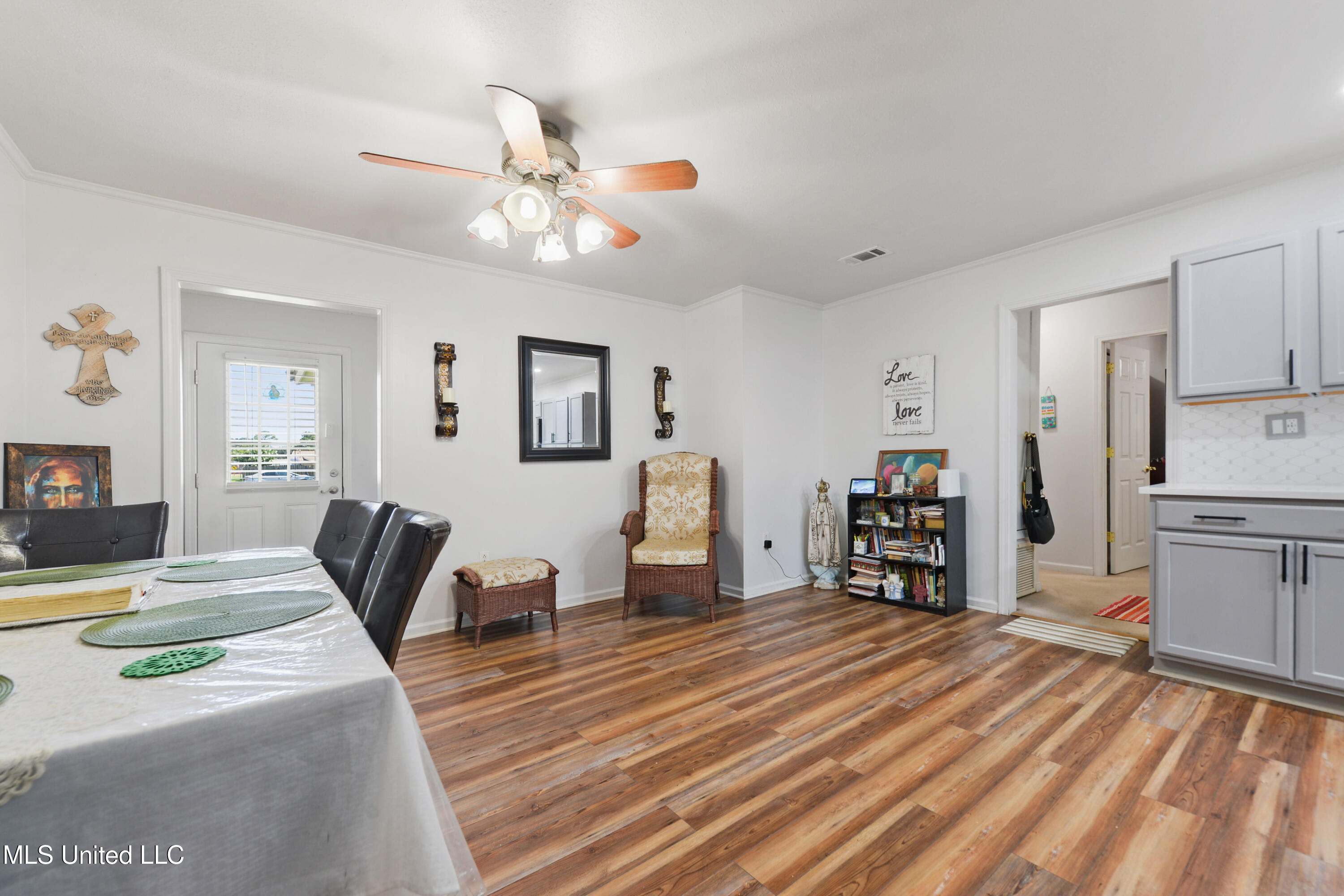 3717 Warwick Street Pascagoula, MS 39581 - Photo 5 of 15 Dining Area