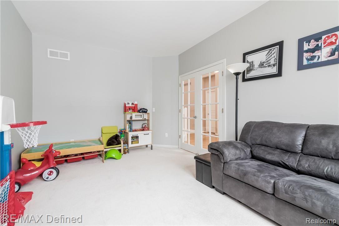 3085 Wilmington Court Rochester, MI 48309 - Photo 15 of 45 010-photo-study-6807924.jpg
