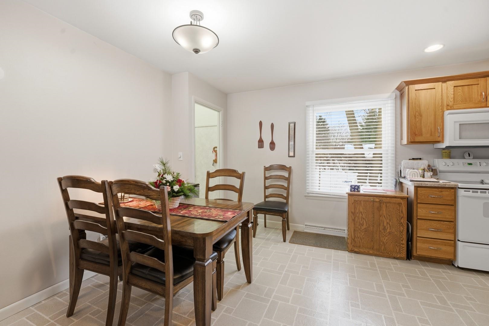 61 Cedar Street Ripon, WI 54971 - Photo 4 of 32