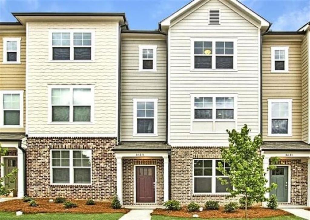 1613 Falcon Crst Way Decatur, GA 30032 - Photo 1 of 23 Gallery Image 1