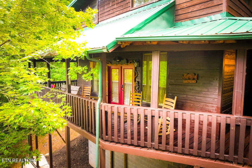 2202 Applewood Road Sevierville, TN 37862 - Photo 2 of 28 beyc69bb1e725c69b