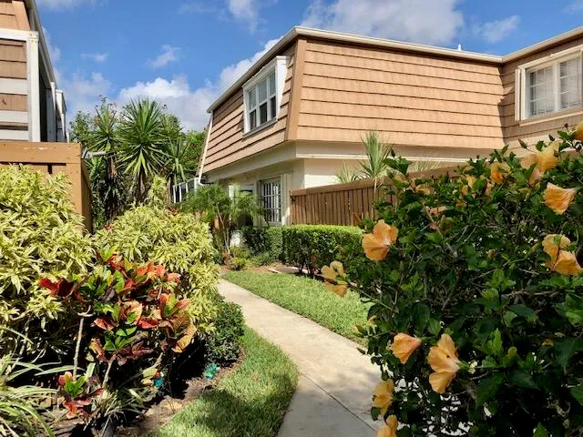 $2,950 | 4300 Hazel Avenue, Unit C, Palm Beach Gardens, FL 33410