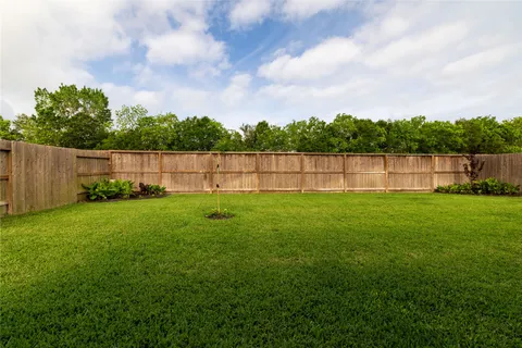 $325,000 | 4910 Bottlebrush Drive, Pearland, TX 77584