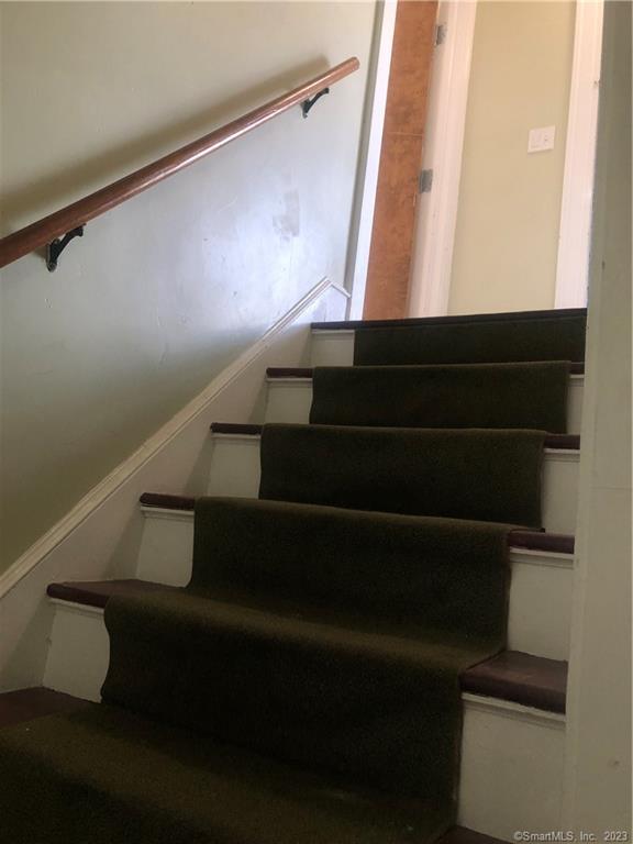 132 Grand Street, Unit 2 Middletown, CT 06457 - Photo 4 of 10 Two flights to 2floor -#2