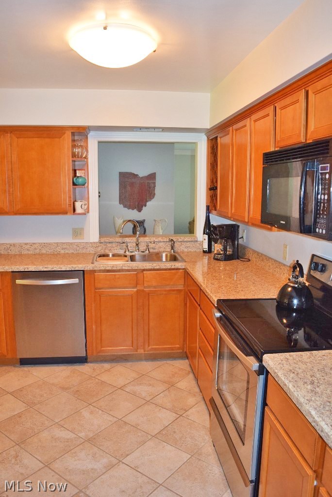 2053 Hansford Road Cleveland, OH 44124 - Photo 7 of 22 Gallery Image 7