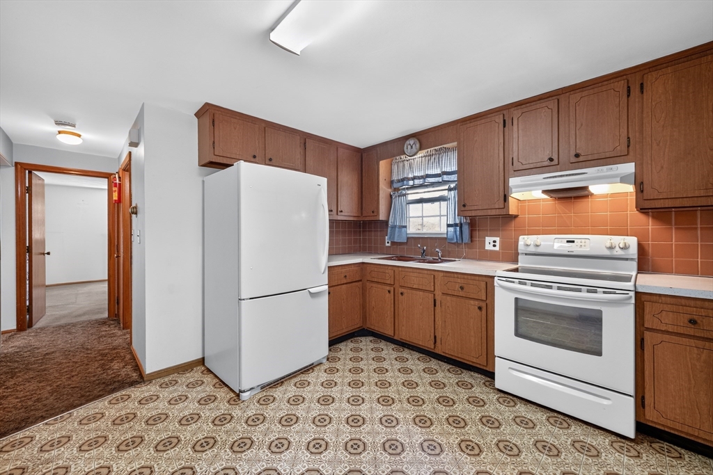 1 Ridgeway Avenue Billerica, MA 01821 - Photo 5 of 30 Gallery Image 5