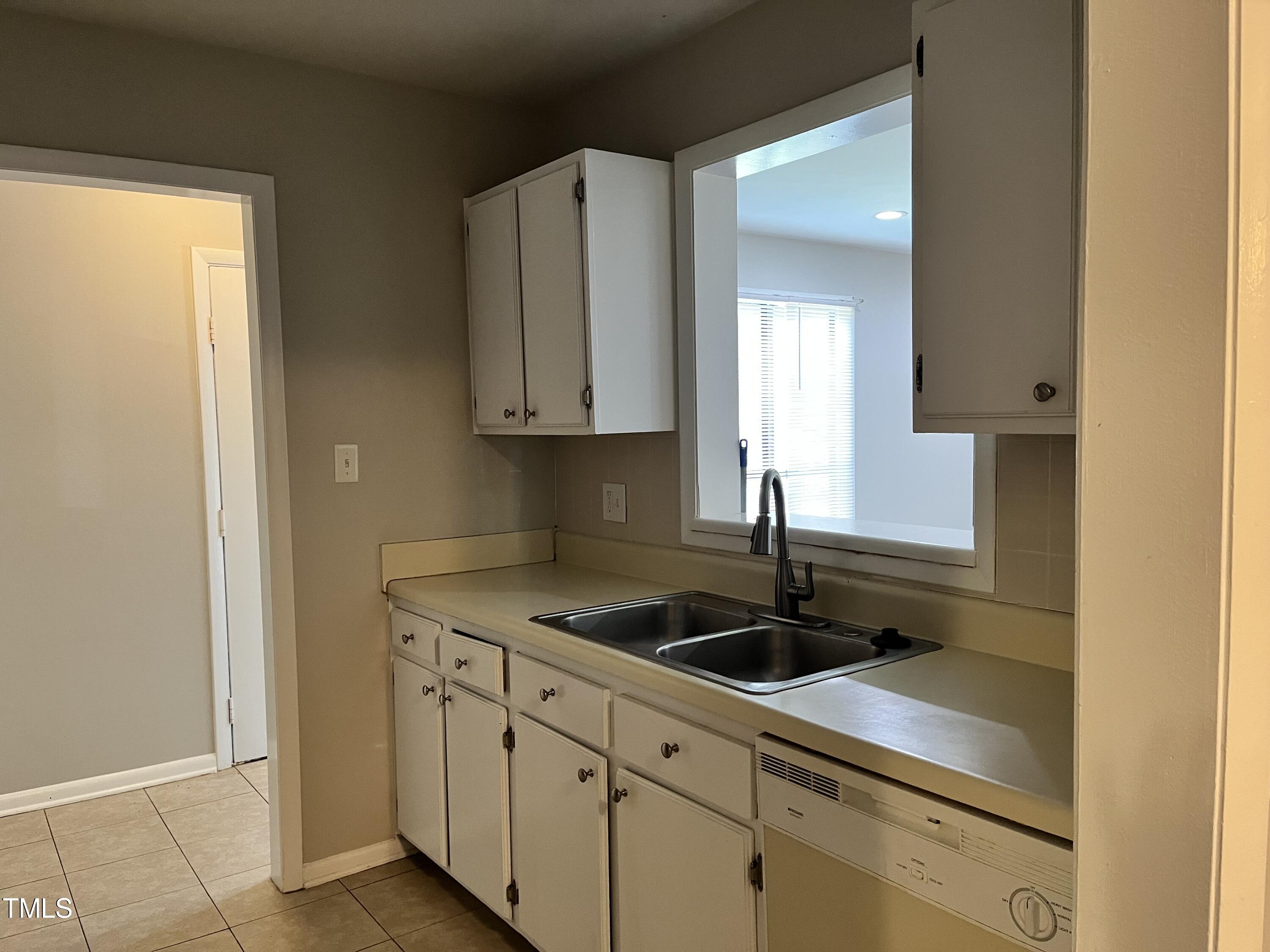 5824 Pointer Drive, Unit 101 Raleigh, NC 27609 - Photo 7 of 16 IMG_1416