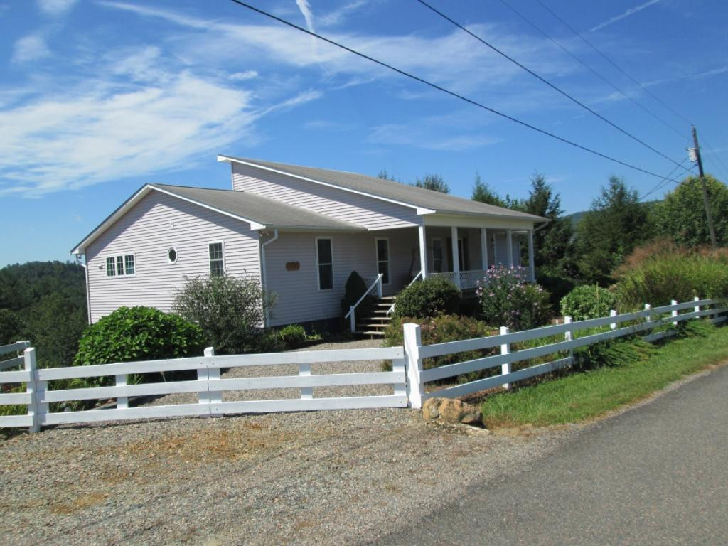 1120 Reece Hill Road Mountain City, TN 37683 - Photo 2 of 36 Front from street