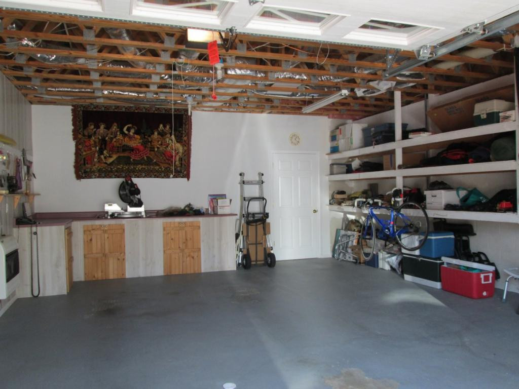 1120 Reece Hill Road Mountain City, TN 37683 - Photo 27 of 36 Garage wtons of storage