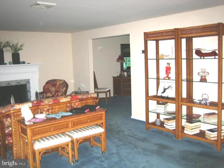 512 Brookhaven Road Wallingford, PA 19086 - Photo 11 of 23 Living Room