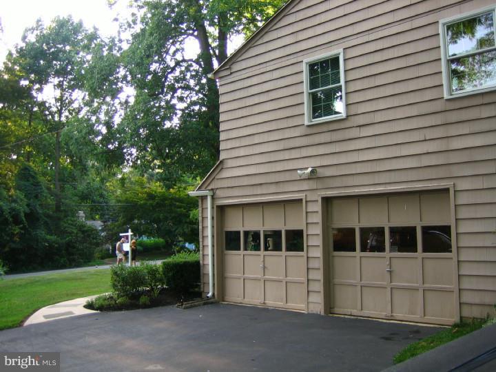 512 Brookhaven Road Wallingford, PA 19086 - Photo 5 of 23 Garage