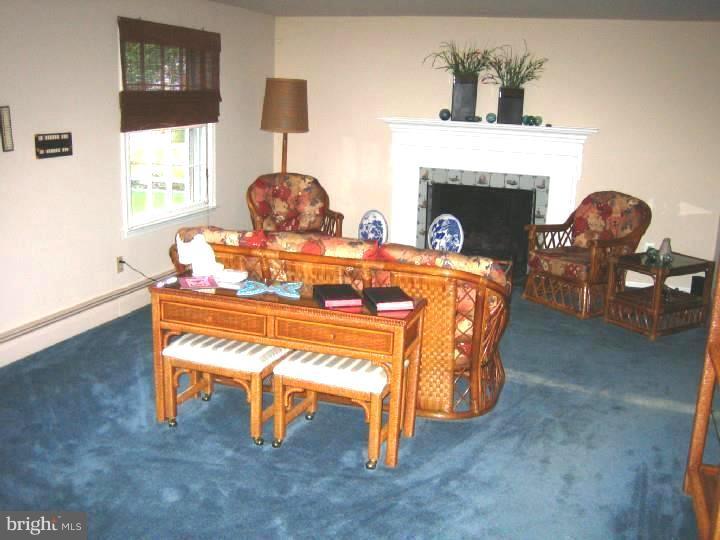512 Brookhaven Road Wallingford, PA 19086 - Photo 9 of 23 Living Room