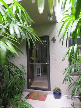 $2,000 | 800 Northwest Fork Road, Unit 64, Stuart, FL 34994