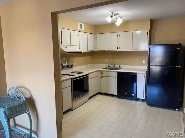 $99,000 | 1021 Adworth Drive, Unit J, St. Louis, MO 63125