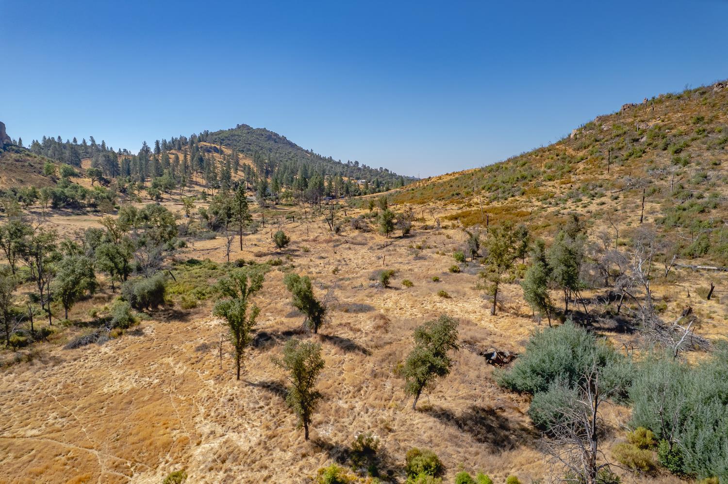 11923 Loma Rica Road Marysville, CA 95901 - Photo 19 of 27 a view of a large mountain with mountains in the background