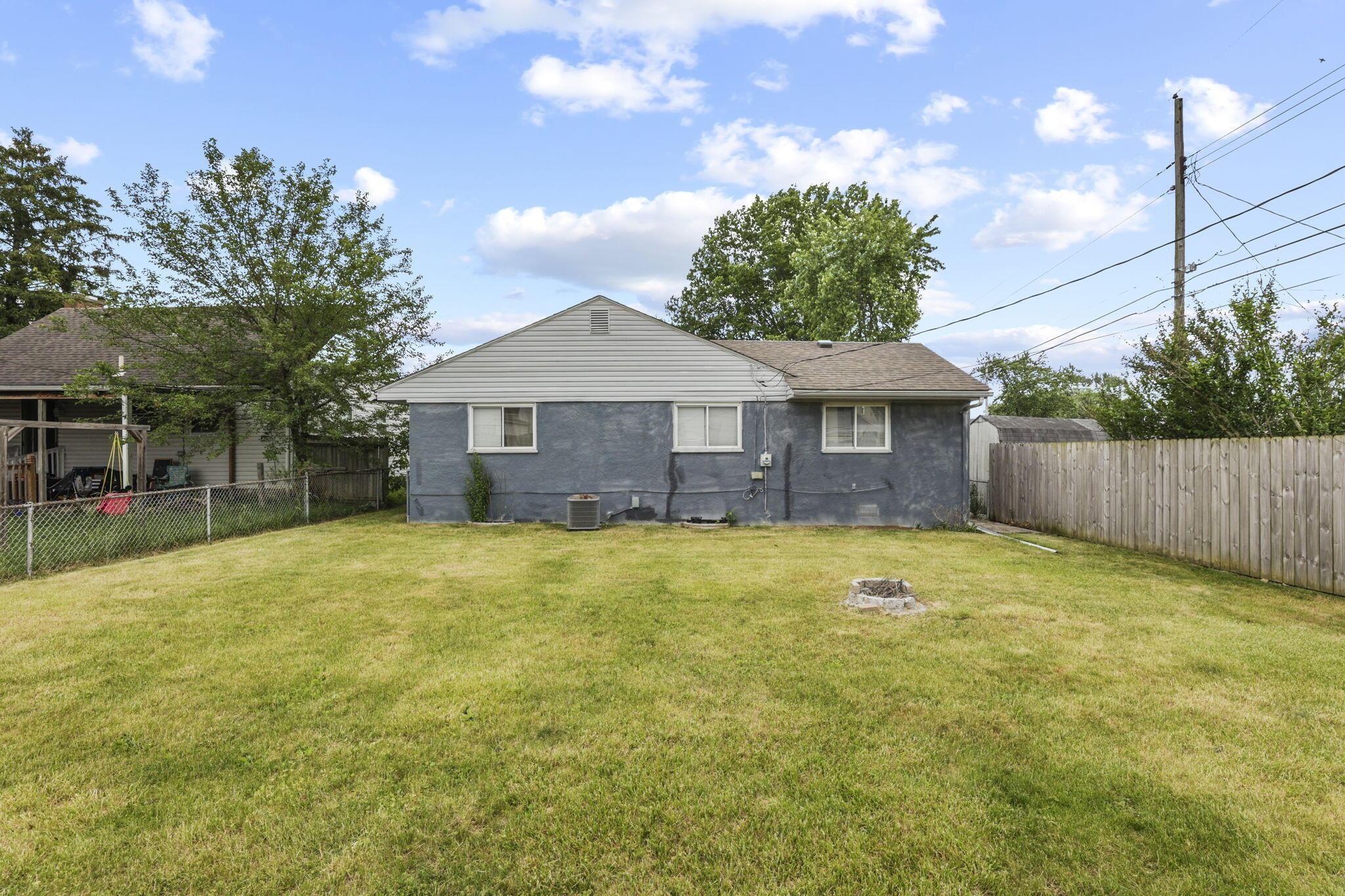 695 Raleigh Drive Columbus, OH 43228 - Photo 50 of 57 57-web-or-mls-011A8061
