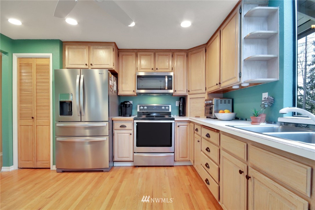 16015 Southeast 166 Street Renton, WA 98058 - Photo 11 of 33 Gallery Image 11