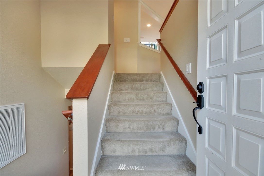 16015 Southeast 166 Street Renton, WA 98058 - Photo 3 of 33 Gallery Image 3