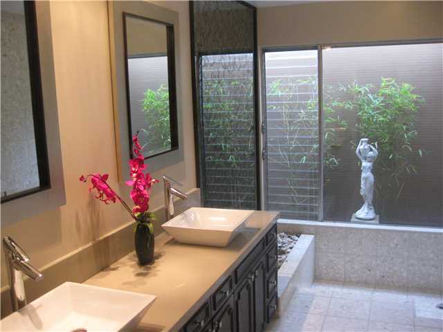 3745 Andreen Street Spring Valley, CA 91977 - Photo 17 of 25 Note sunken tub and atim wall and statue!