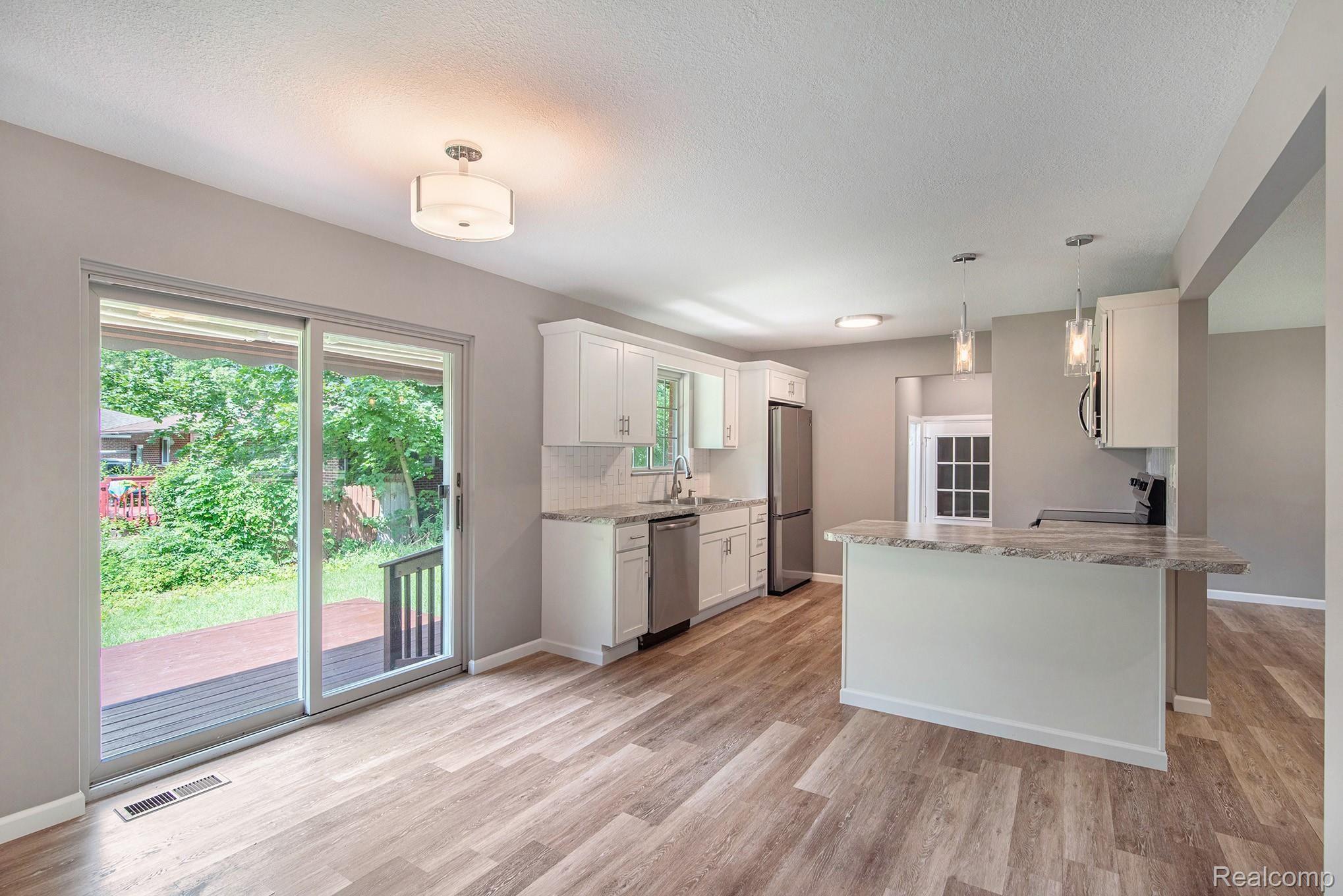 14372 Swanee Beach Drive Fenton, MI 48430 - Photo 7 of 16 5.jpg