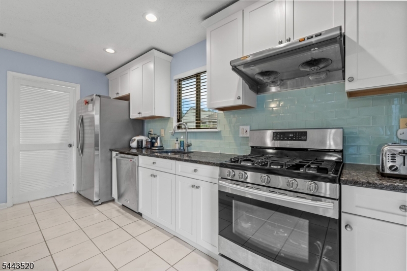 29 Brook Street Somerset, NJ 08873 - Photo 21 of 38