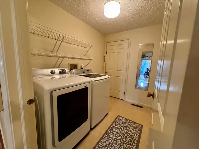 $179,900 | 16 Flower Dale Circle, Greece, NY 14626