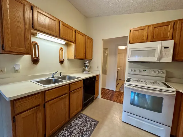 $179,900 | 16 Flower Dale Circle, Greece, NY 14626