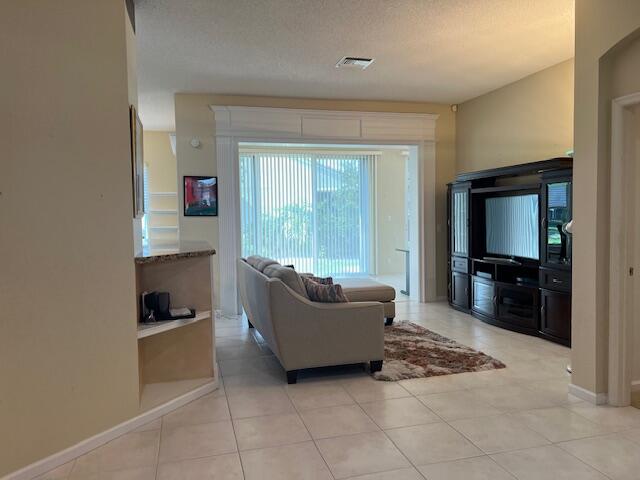7765 Rockford Road Boynton Beach, FL 33472 - Photo 4 of 31 Family Room