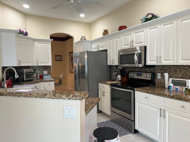 7765 Rockford Road Boynton Beach, FL 33472 - Photo 9 of 31 KITCHEN