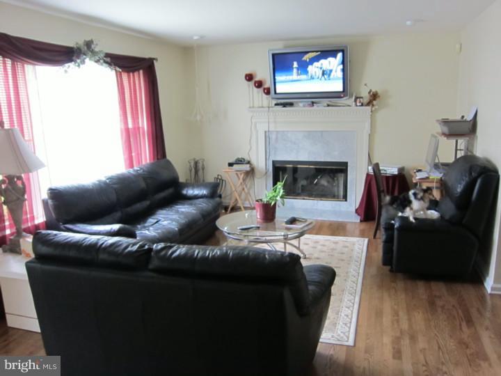 29 Amberfield Road Robbinsville, NJ 08691 - Photo 8 of 14 Family Room