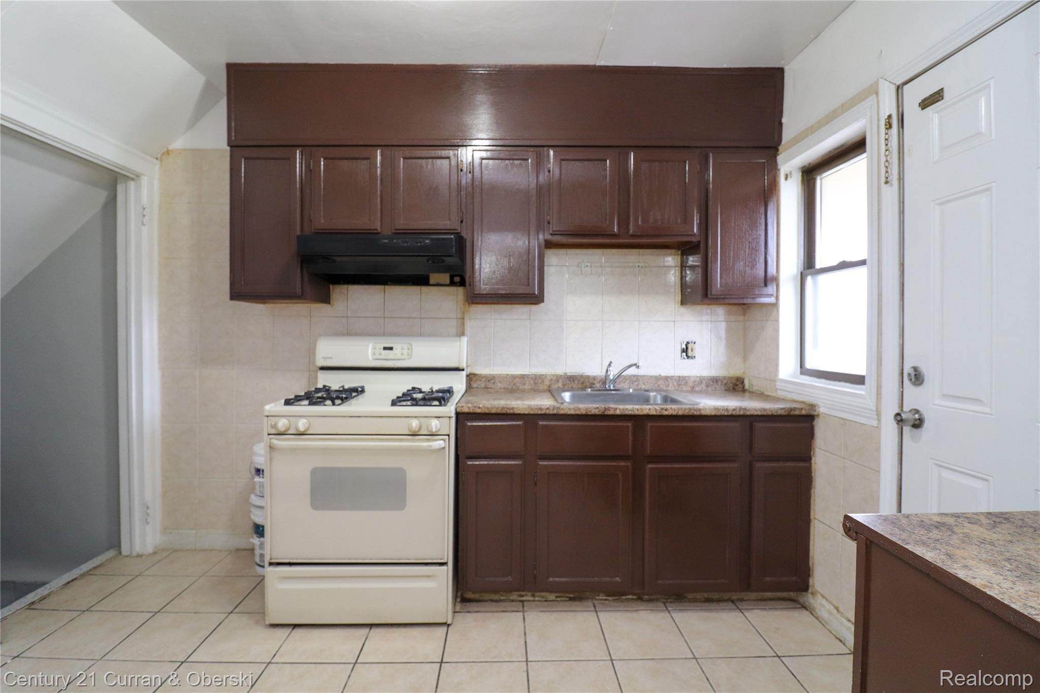 6434 Schaefer Road Dearborn, MI 48126 - Photo 6 of 22 Kitchen