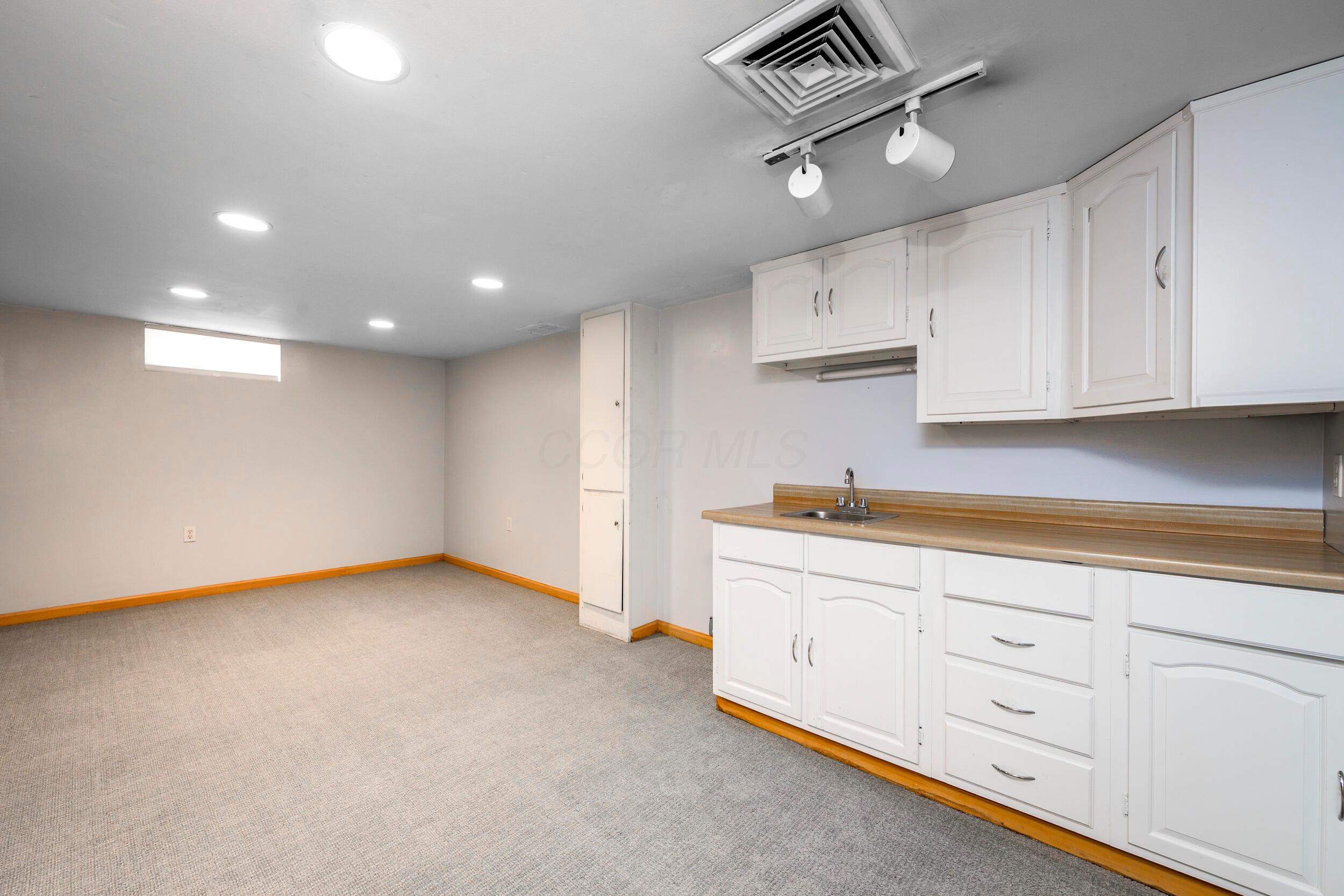 285 East Weisheimer Road Columbus, OH 43214 - Photo 20 of 28
