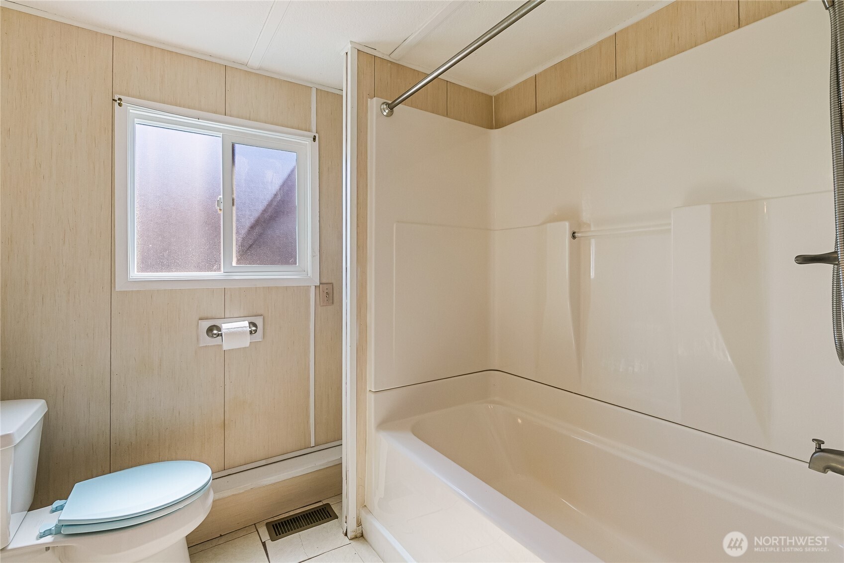 8080 Harborview Road, Unit 167 Blaine, WA 98230 - Photo 19 of 27 a bathroom with a toilet and a bathtub
