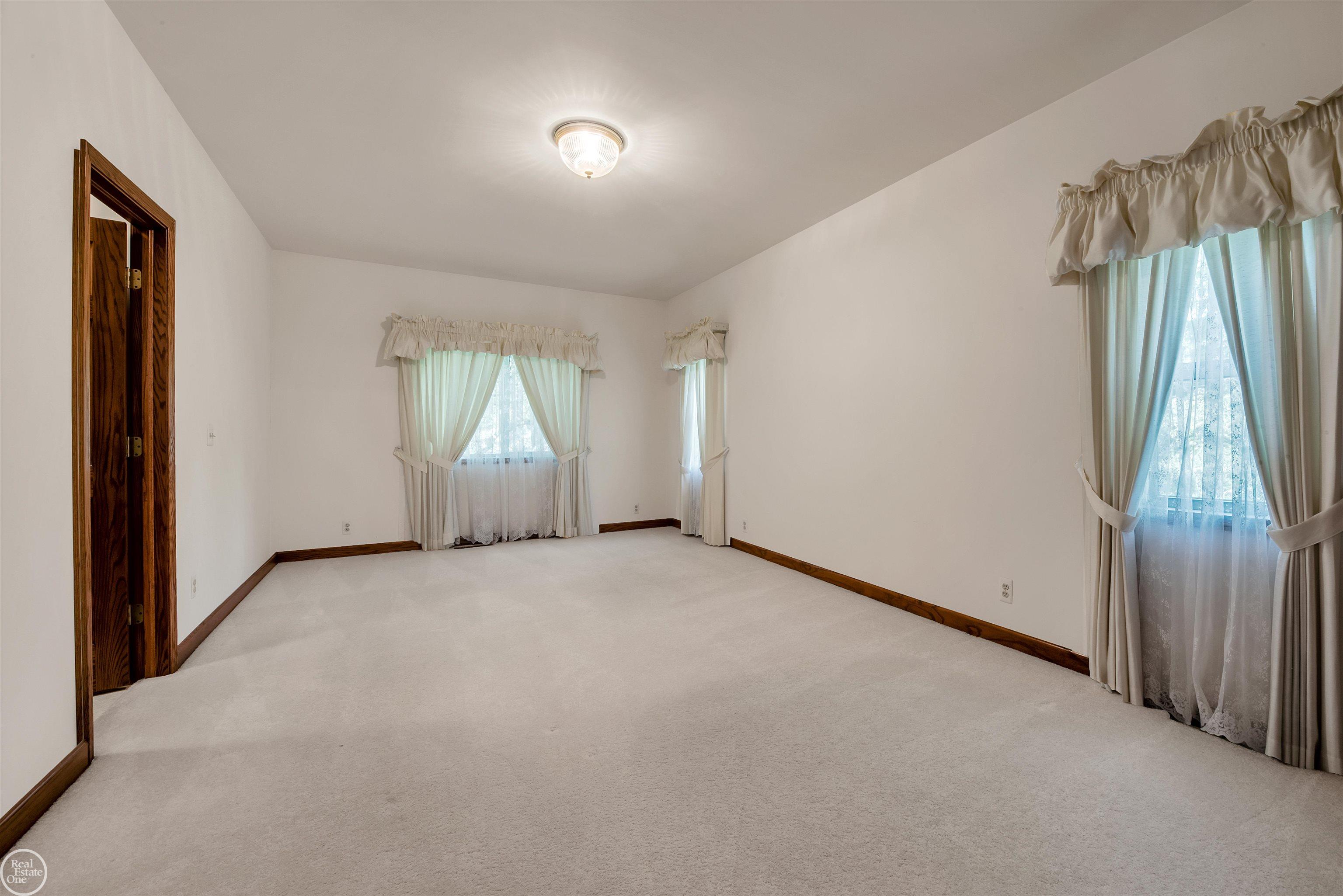 54465 Fairchild Road Macomb, MI 48042 - Photo 23 of 53 50120423-22.JPG