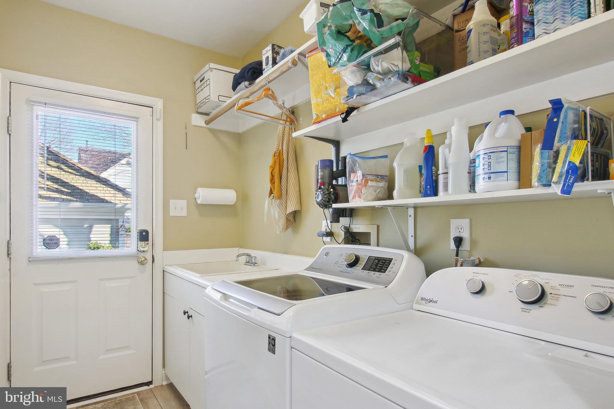 339 Tschiffely Square Road Gaithersburg, MD 20878 - Photo 20 of 48 Laundry/Mudroom