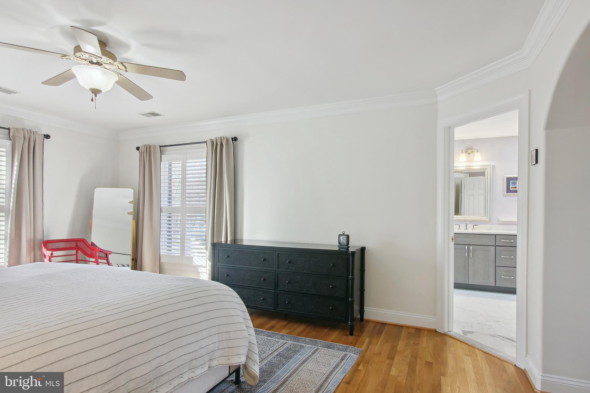 339 Tschiffely Square Road Gaithersburg, MD 20878 - Photo 23 of 48 Primary Bedroom Suite