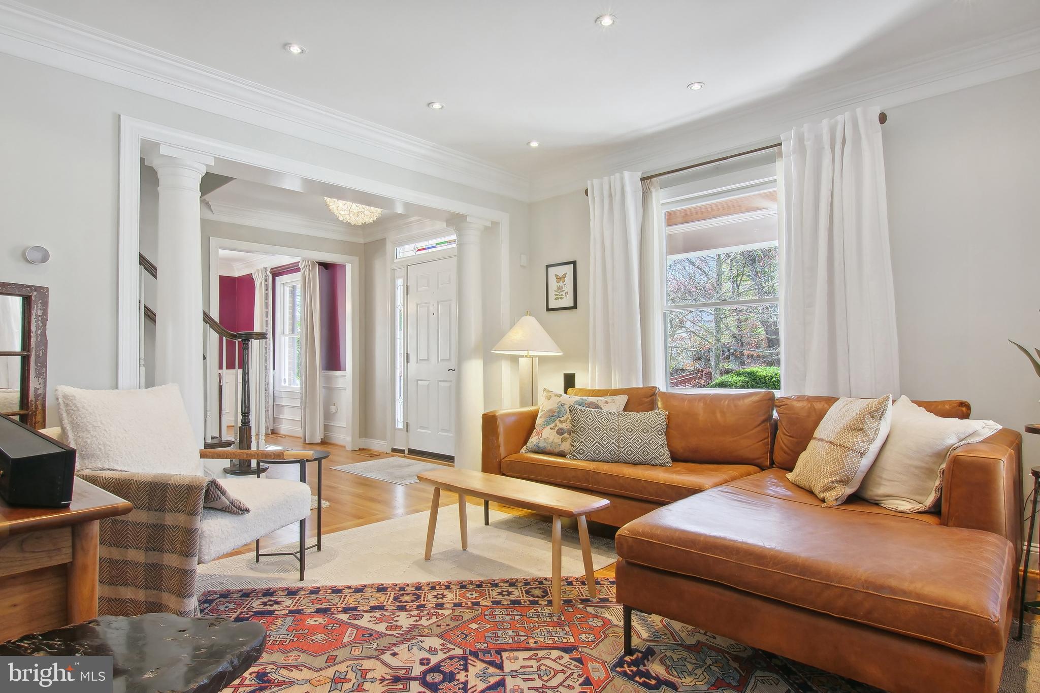 339 Tschiffely Square Road Gaithersburg, MD 20878 - Photo 7 of 48 Living Room