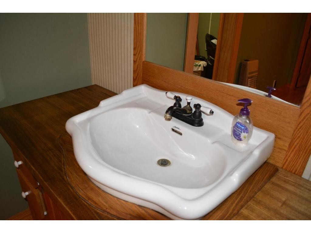 3501 Reservoir Road Kingsport, TN 37660 - Photo 11 of 17 Bathroom Vanity