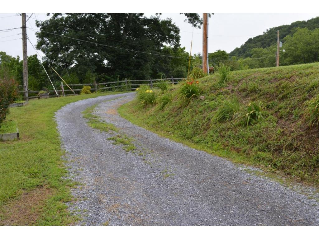 3501 Reservoir Road Kingsport, TN 37660 - Photo 15 of 17 Driveway