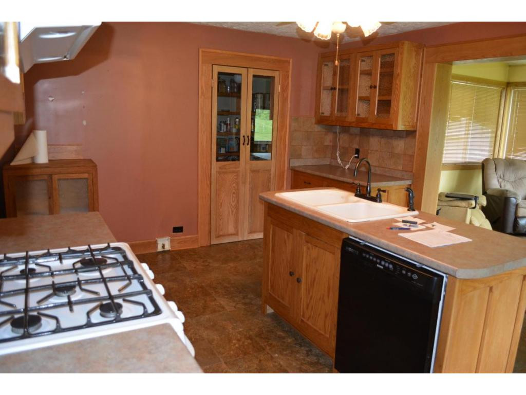 3501 Reservoir Road Kingsport, TN 37660 - Photo 6 of 17 Kitchen
