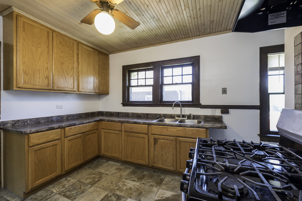 1609 North Sheridan Road Waukegan, IL 60085 - Photo 23 of 29