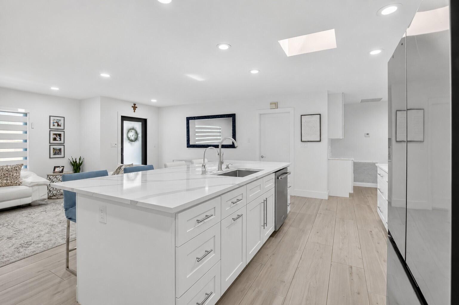 658 Northwest 7th Avenue Boca Raton, FL 33486 - Photo 5 of 37 Kitchen