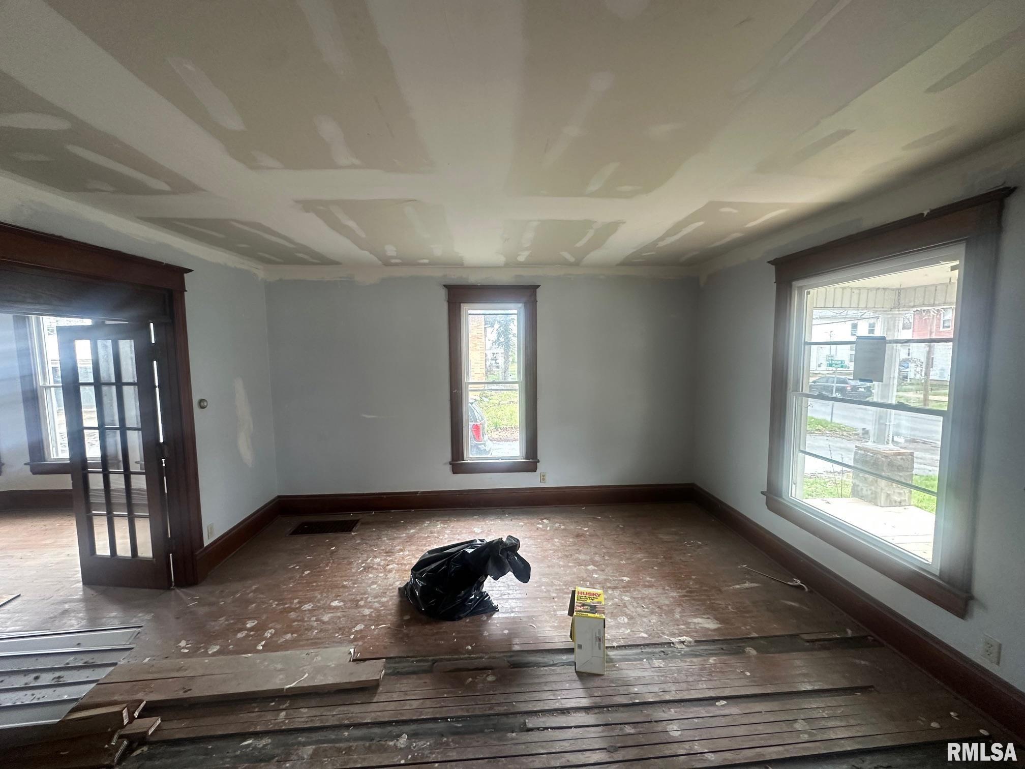 219 South Prairie Street Jacksonville, IL 62650 - Photo 6 of 11