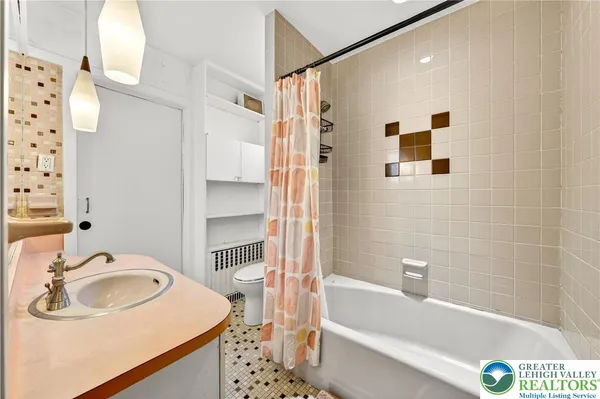 $2,400 | 1531 West Chew Street, Allentown, PA 18102