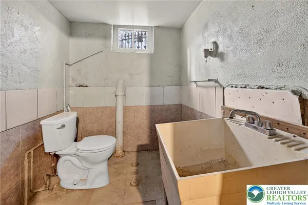 $2,400 | 1531 West Chew Street, Allentown, PA 18102