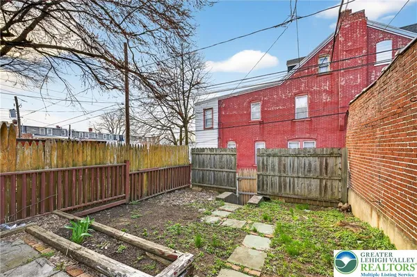 $2,400 | 1531 West Chew Street, Allentown, PA 18102